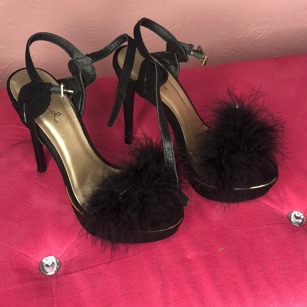 Heels - Picture 2 of 3